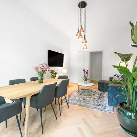 The Bornholmer, Spacious 100m2, Ideal For Groups & Families, 2br, Huge Living Room, 4 - 8 Guests * Berlin