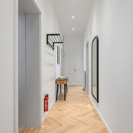 The Bornholmer, Spacious 100m2, Ideal For Groups & Families, 2br, Huge Living Room, 4 - 8 Guests * Berlin