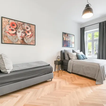 The Bornholmer, Spacious 100m2, Ideal For Groups & Families, 2br, Huge Living Room, 4 - 8 Guests Berlin
