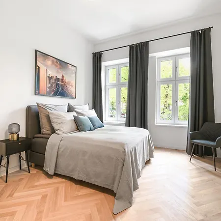 아파트 The Bornholmer, Spacious 100m2, Ideal For Groups & Families, 2br, Huge Living Room, 4 - 8 Guests *