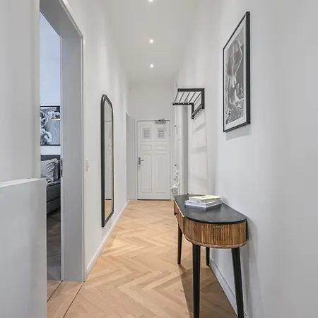 아파트 The Bornholmer, Spacious 100m2, Ideal For Groups & Families, 2br, Huge Living Room, 4 - 8 Guests *