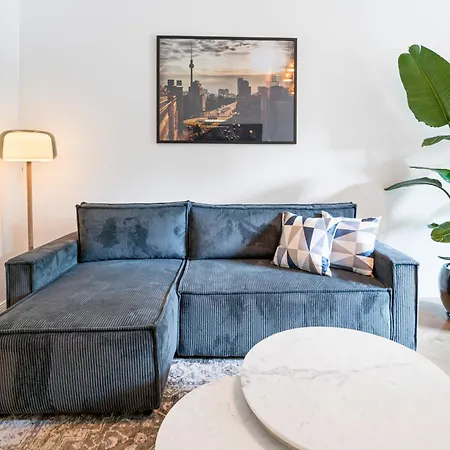 The Bornholmer, Spacious 100m2, Ideal For Groups & Families, 2br, Huge Living Room, 4 - 8 Guests *