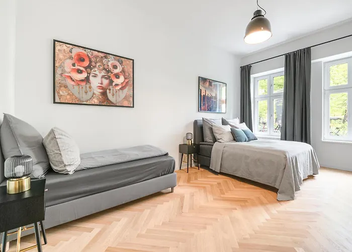 The Bornholmer, Spacious 100m2, Ideal For Groups & Families, 2br, Huge Living Room, 4 - 8 Guests Berlin