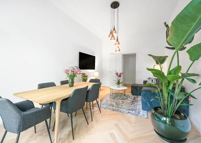 The Bornholmer, Spacious 100m2, Ideal For Groups & Families, 2br, Huge Living Room, 4 - 8 Guests * Βερολίνο