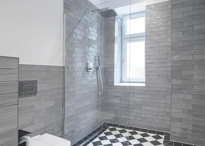 The Bornholmer, Spacious 100m2, Ideal For Groups & Families, 2br, Huge Living Room, 4 - 8 Guests Apartmán