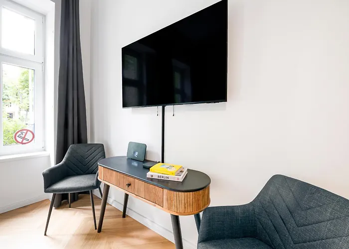 The Bornholmer, Spacious 100m2, Ideal For Groups & Families, 2br, Huge Living Room, 4 - 8 Guests * Berlin