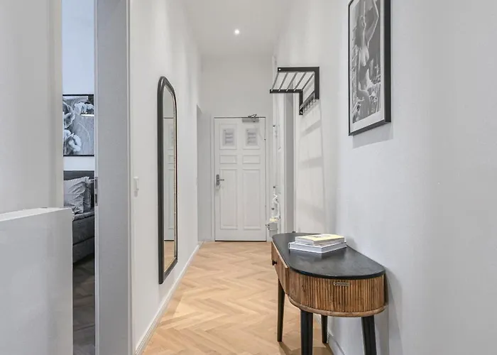 Διαμέρισμα The Bornholmer, Spacious 100m2, Ideal For Groups & Families, 2br, Huge Living Room, 4 - 8 Guests *