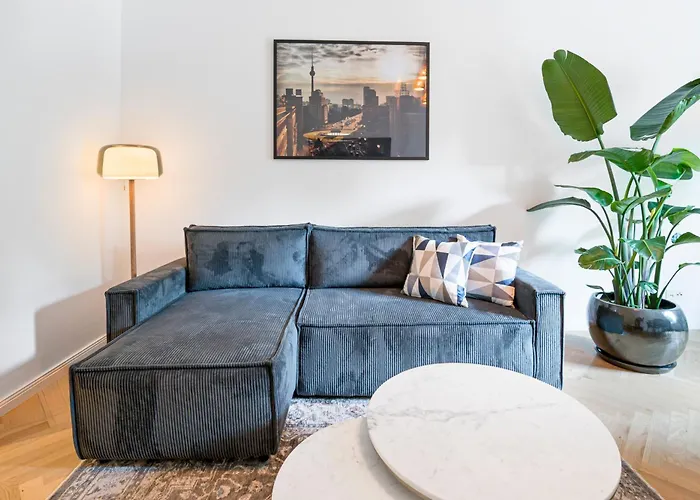 The Bornholmer, Spacious 100m2, Ideal For Groups & Families, 2br, Huge Living Room, 4 - 8 Guests *