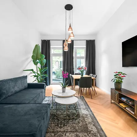 The Bornholmer, Spacious 100m2, Ideal For Groups & Families, 2br, Huge Living Room, 4 - 8 Guests Apartman *